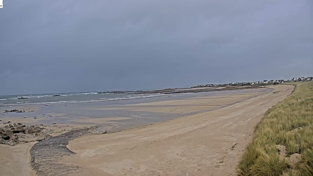 Plouescat Beach Line & City PTZ Live Cam - Morlaix, Finistère, Bretagne, France