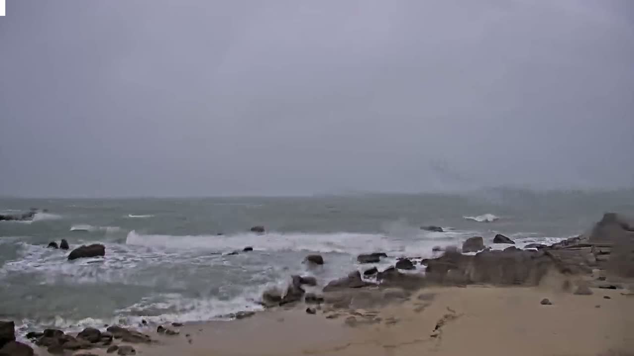 Plouescat Beach Line & City PTZ Live Cam - Morlaix, Finistère, Bretagne, France
