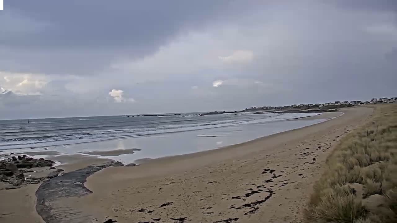 Plouescat Beach Line & City PTZ Live Cam - Morlaix, Finistère, Bretagne, France