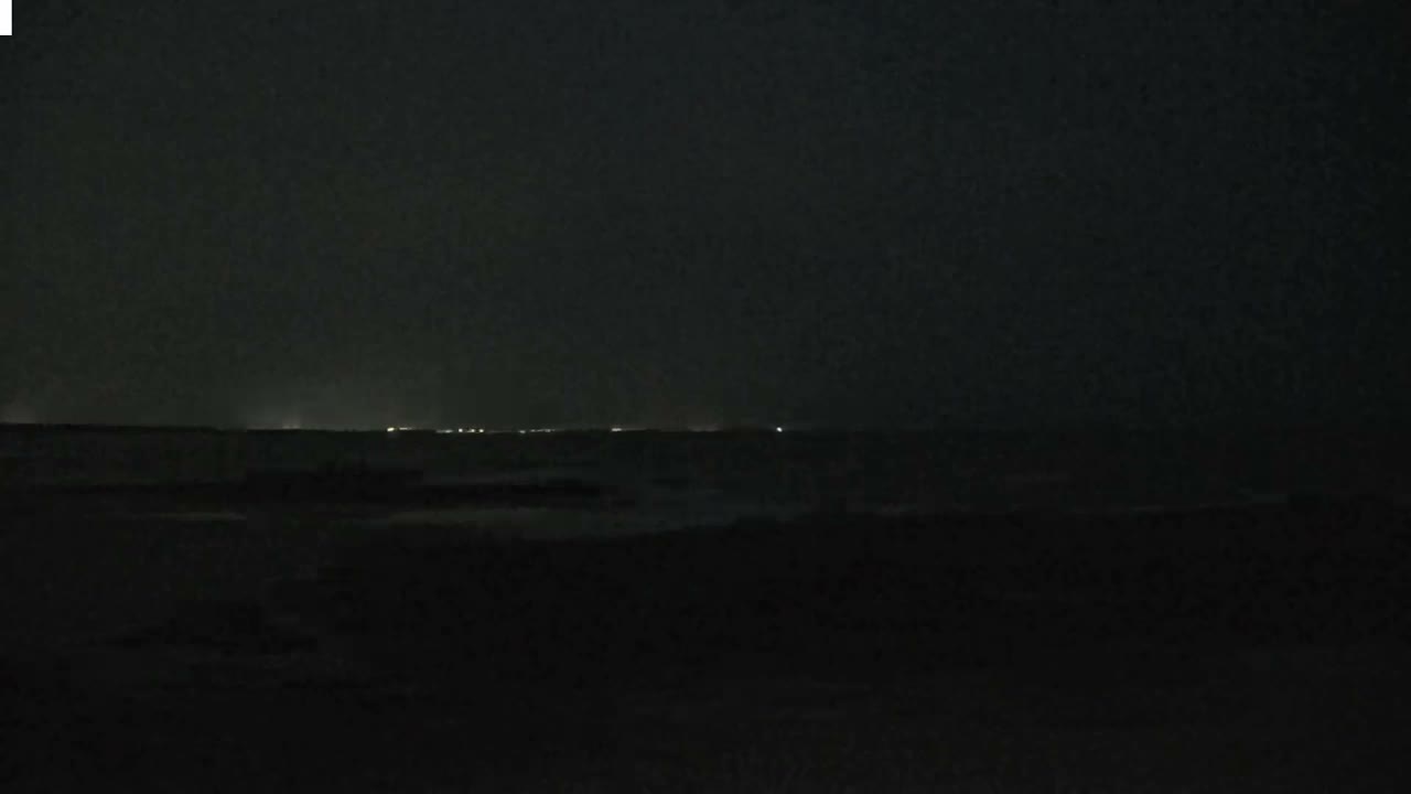 Plouescat Beach Line & City PTZ Live Cam - Morlaix, Finistère, Bretagne, France