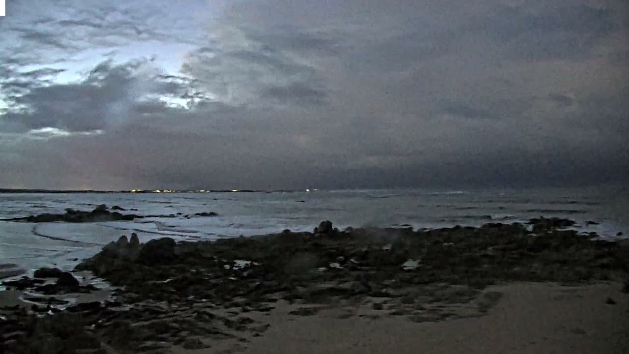 Plouescat Beach Line & City PTZ Live Cam - Morlaix, Finistère, Bretagne, France