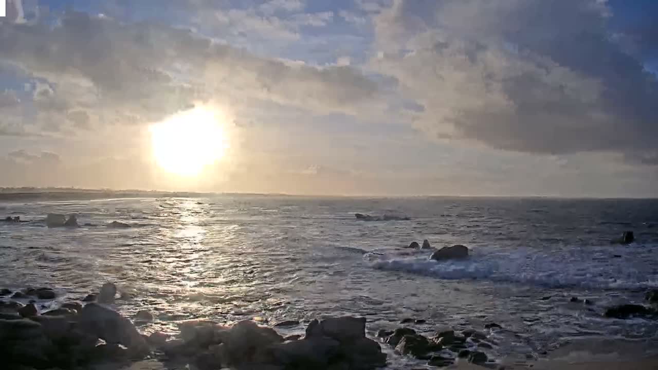 Plouescat Beach Line & City PTZ Live Cam - Morlaix, Finistère, Bretagne, France
