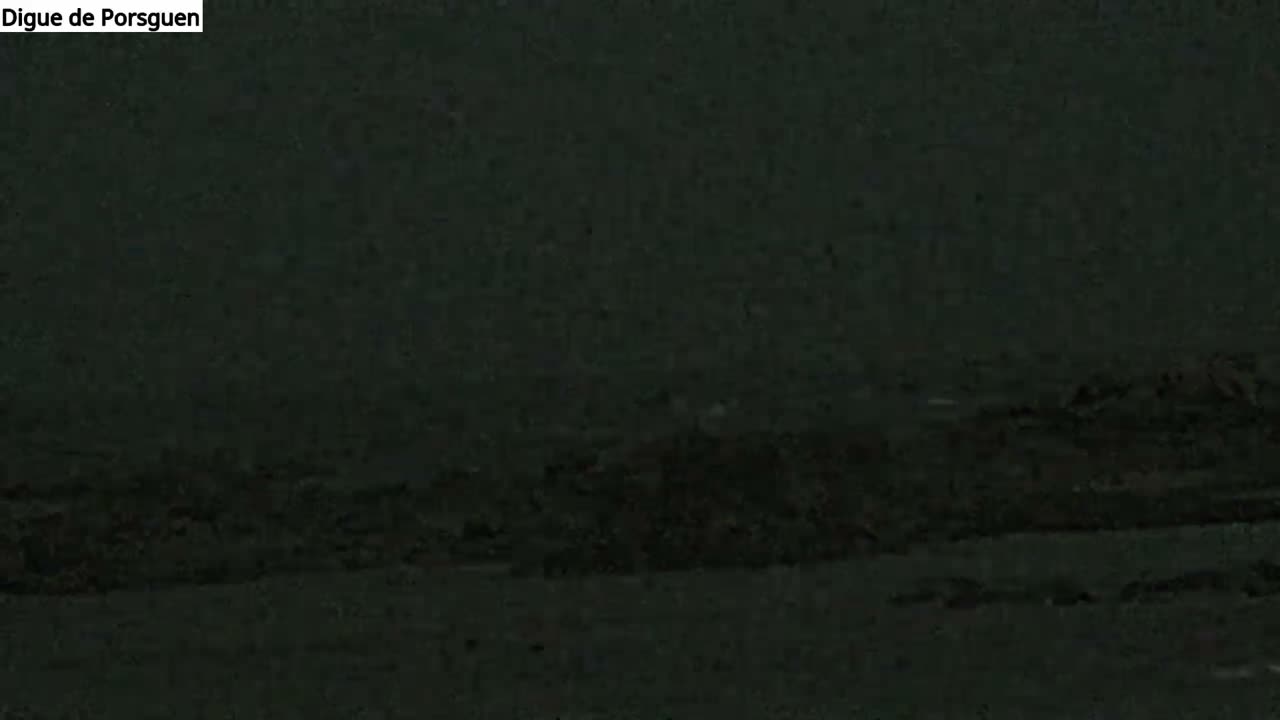 Plouescat Beach Line & City PTZ Live Cam - Morlaix, Finistère, Bretagne, France