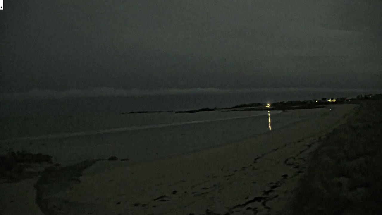 Plouescat Beach Line & City PTZ Live Cam - Morlaix, Finistère, Bretagne, France