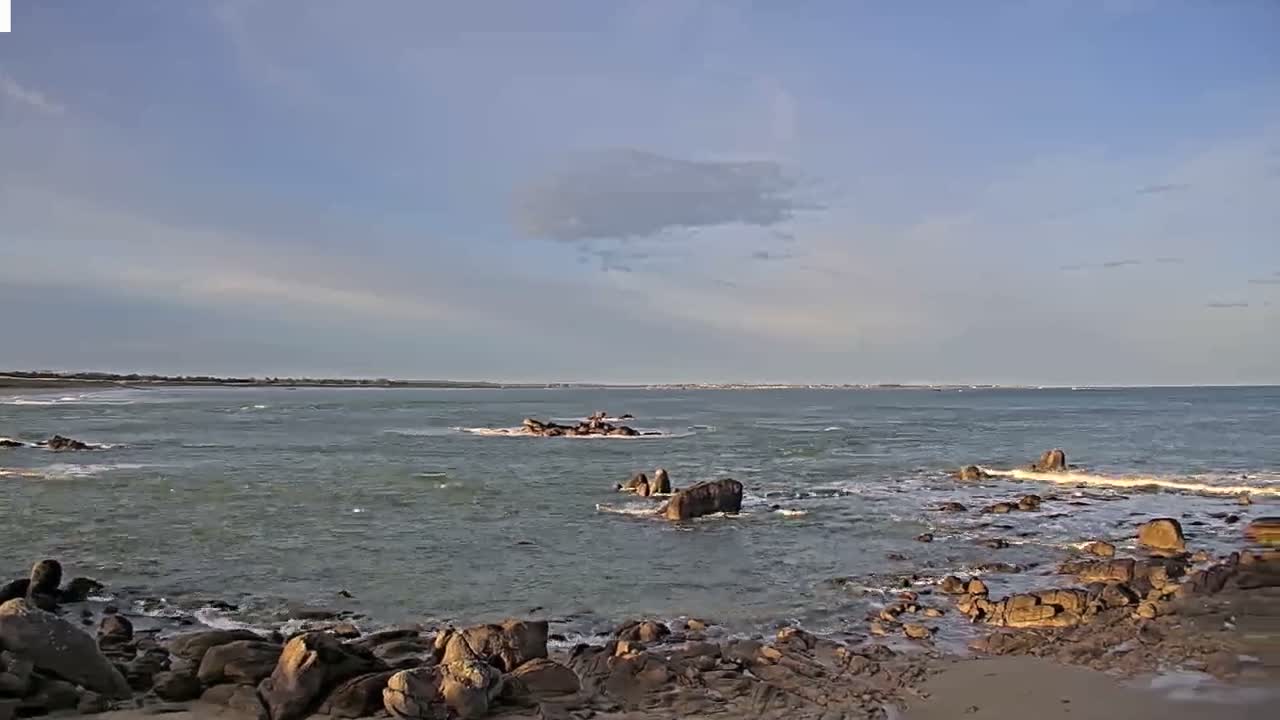 Plouescat Beach Line & City PTZ Live Cam - Morlaix, Finistère, Bretagne, France