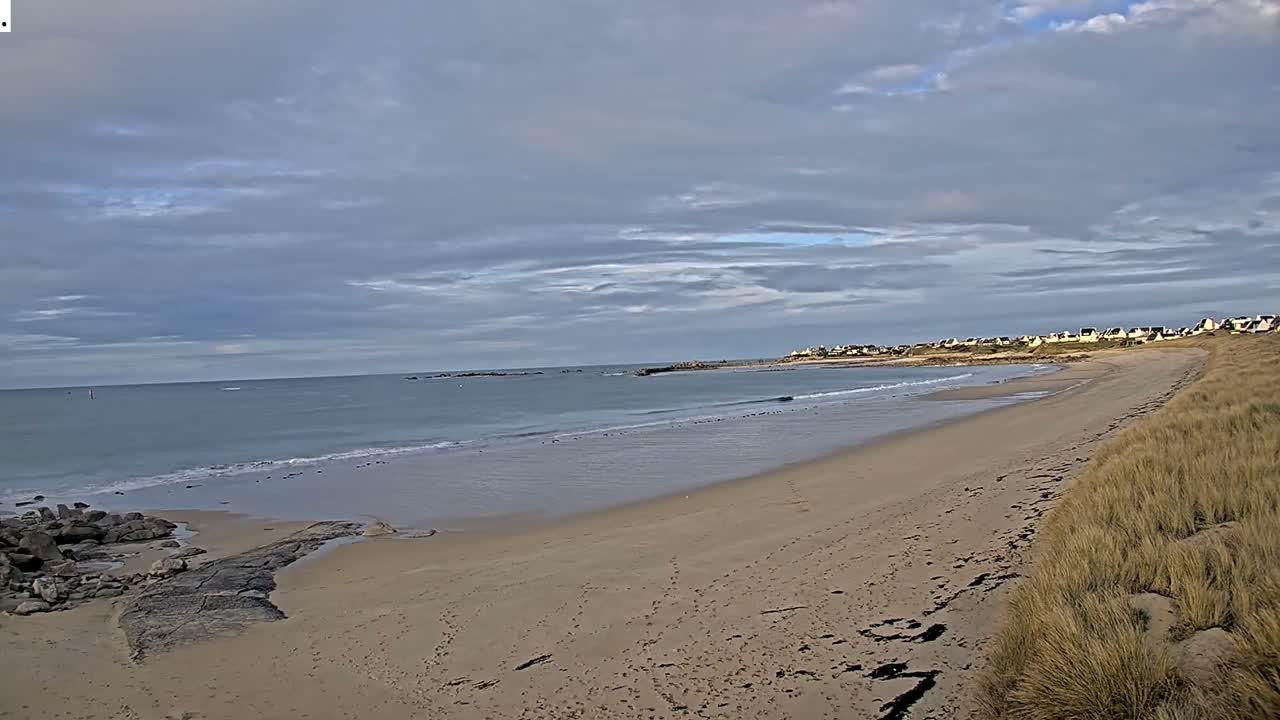 Plouescat Beach Line & City PTZ Live Cam - Morlaix, Finistère, Bretagne, France