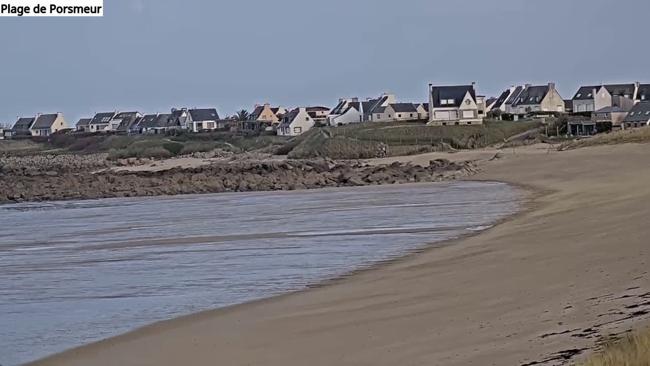 Plouescat Beach Line & City PTZ Live Cam - Morlaix, Finistère, Bretagne, France