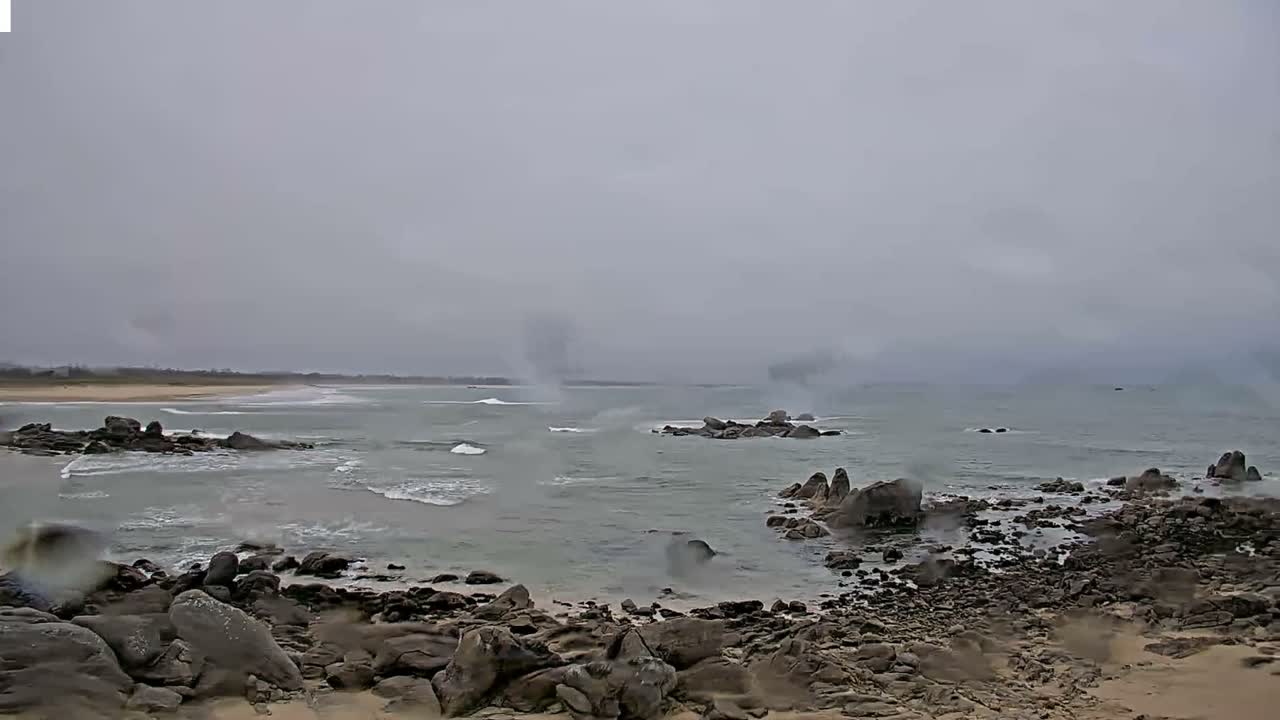 Plouescat Beach Line & City PTZ Live Cam - Morlaix, Finistère, Bretagne, France