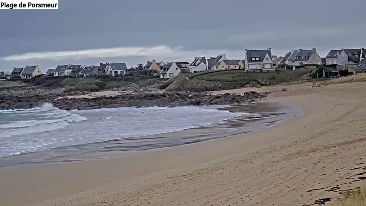 Plouescat Beach Line & City PTZ Live Cam - Morlaix, Finistère, Bretagne, France