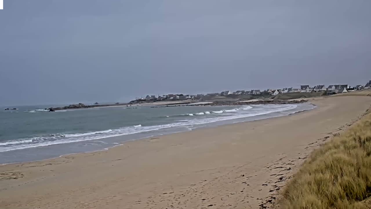 Plouescat Beach Line & City PTZ Live Cam - Morlaix, Finistère, Bretagne, France