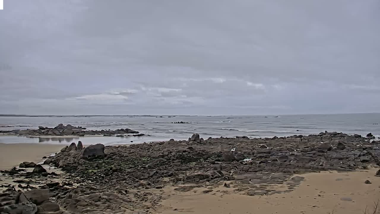 Plouescat Beach Line & City PTZ Live Cam - Morlaix, Finistère, Bretagne, France