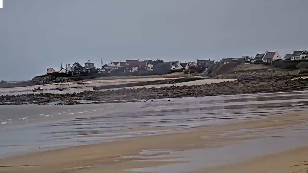 Plouescat Beach Line & City PTZ Live Cam - Morlaix, Finistère, Bretagne, France