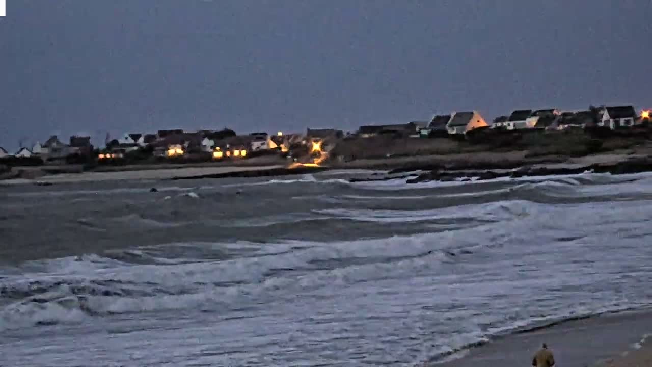 Plouescat Beach Line & City PTZ Live Cam - Morlaix, Finistère, Bretagne, France