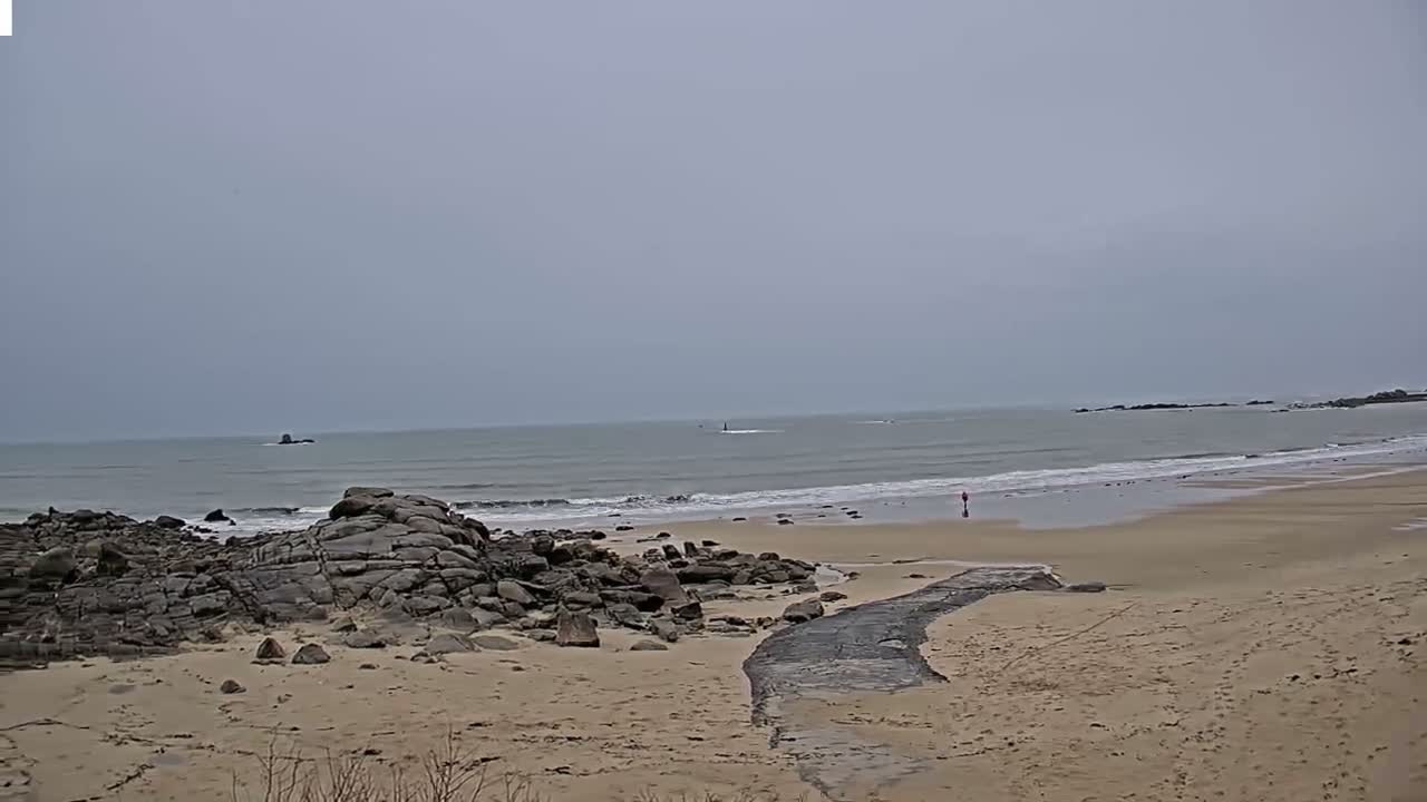 Plouescat Beach Line & City PTZ Live Cam - Morlaix, Finistère, Bretagne, France