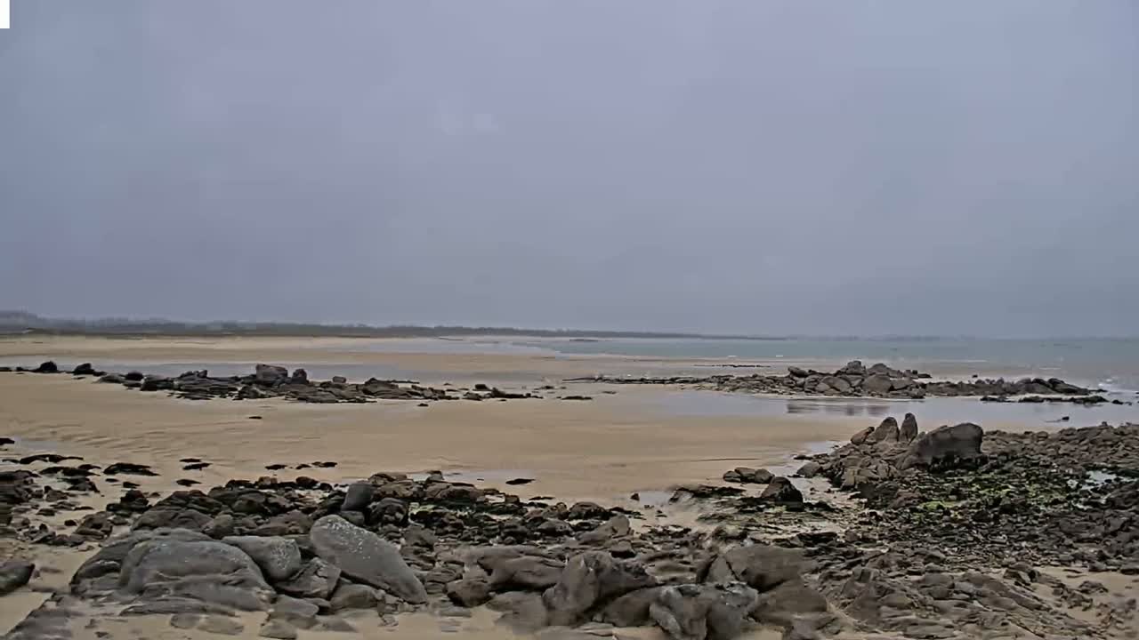 Plouescat Beach Line & City PTZ Live Cam - Morlaix, Finistère, Bretagne, France