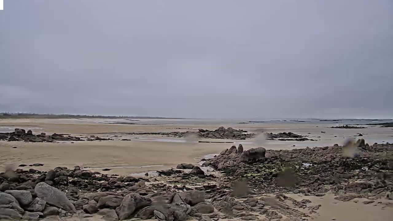 Plouescat Beach Line & City PTZ Live Cam - Morlaix, Finistère, Bretagne, France