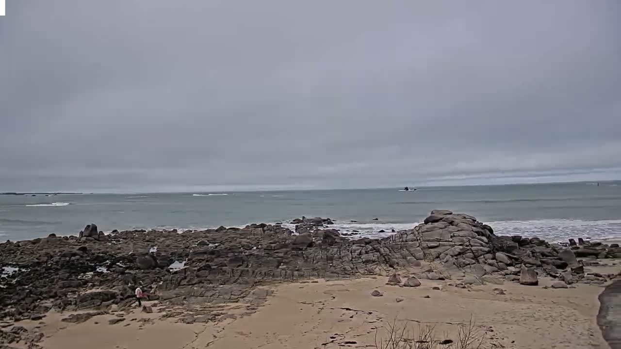 Plouescat Beach Line & City PTZ Live Cam - Morlaix, Finistère, Bretagne, France