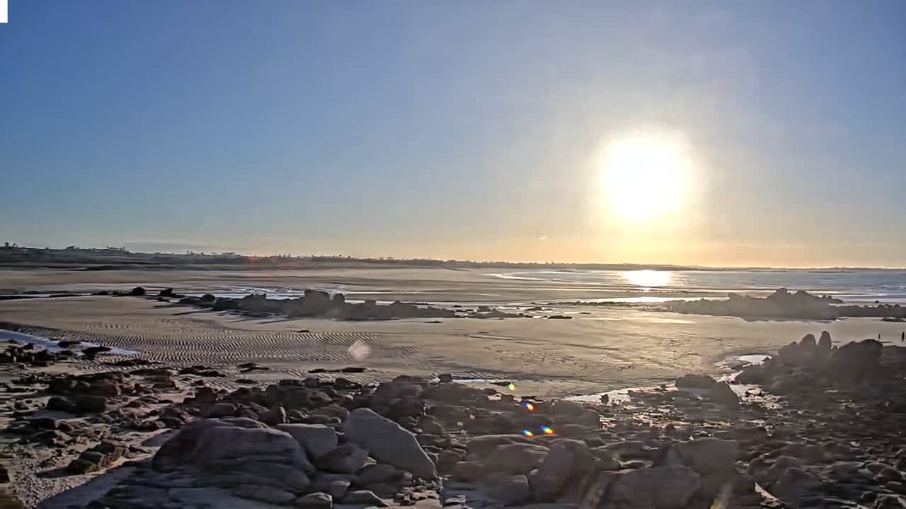 Plouescat Beach Line & City PTZ Live Cam - Morlaix, Finistère, Bretagne, France