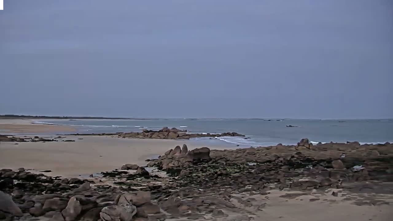 Plouescat Beach Line & City PTZ Live Cam - Morlaix, Finistère, Bretagne, France