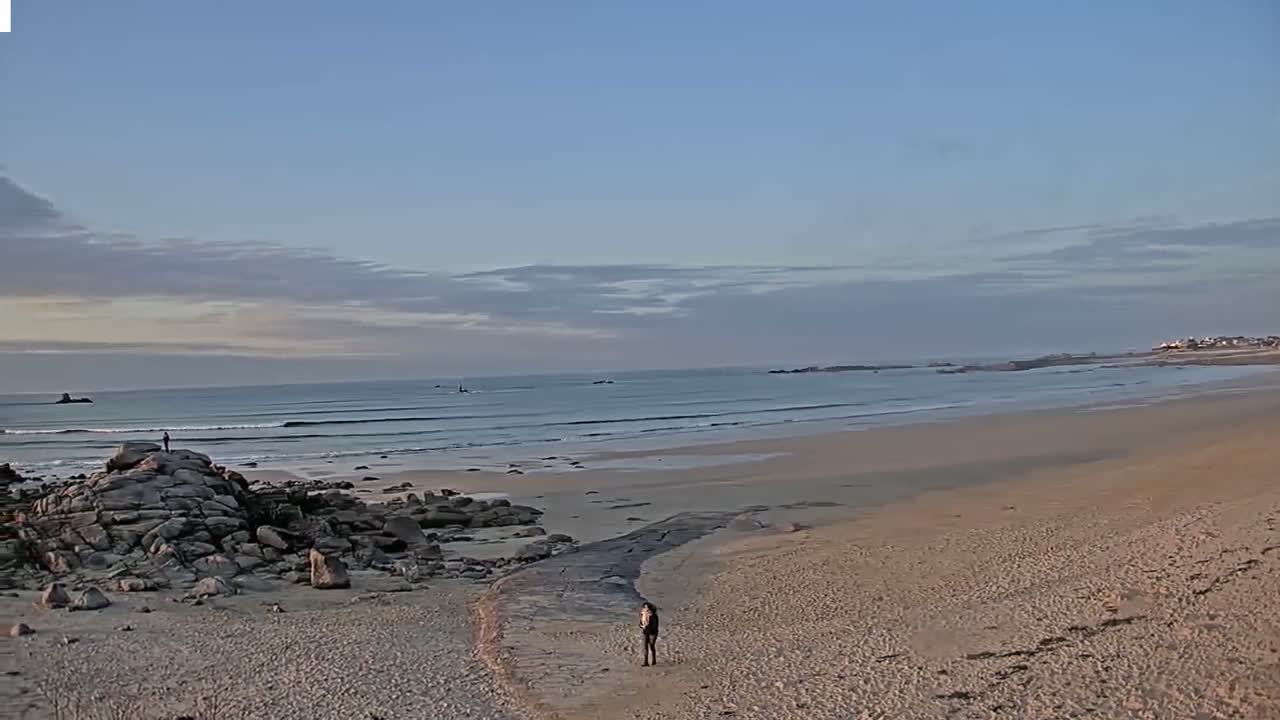 Plouescat Beach Line & City PTZ Live Cam - Morlaix, Finistère, Bretagne, France