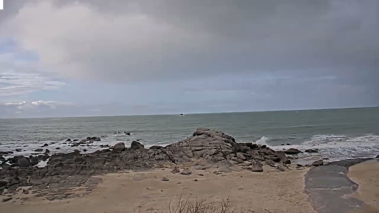 Plouescat Beach Line & City PTZ Live Cam - Morlaix, Finistère, Bretagne, France