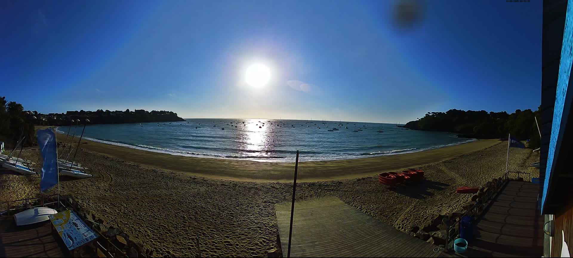 Cancale,  Plage de Port Mer Beach Live Cam - Saint-Malo, 	Ille-et-Vilaine, Bretagne, France