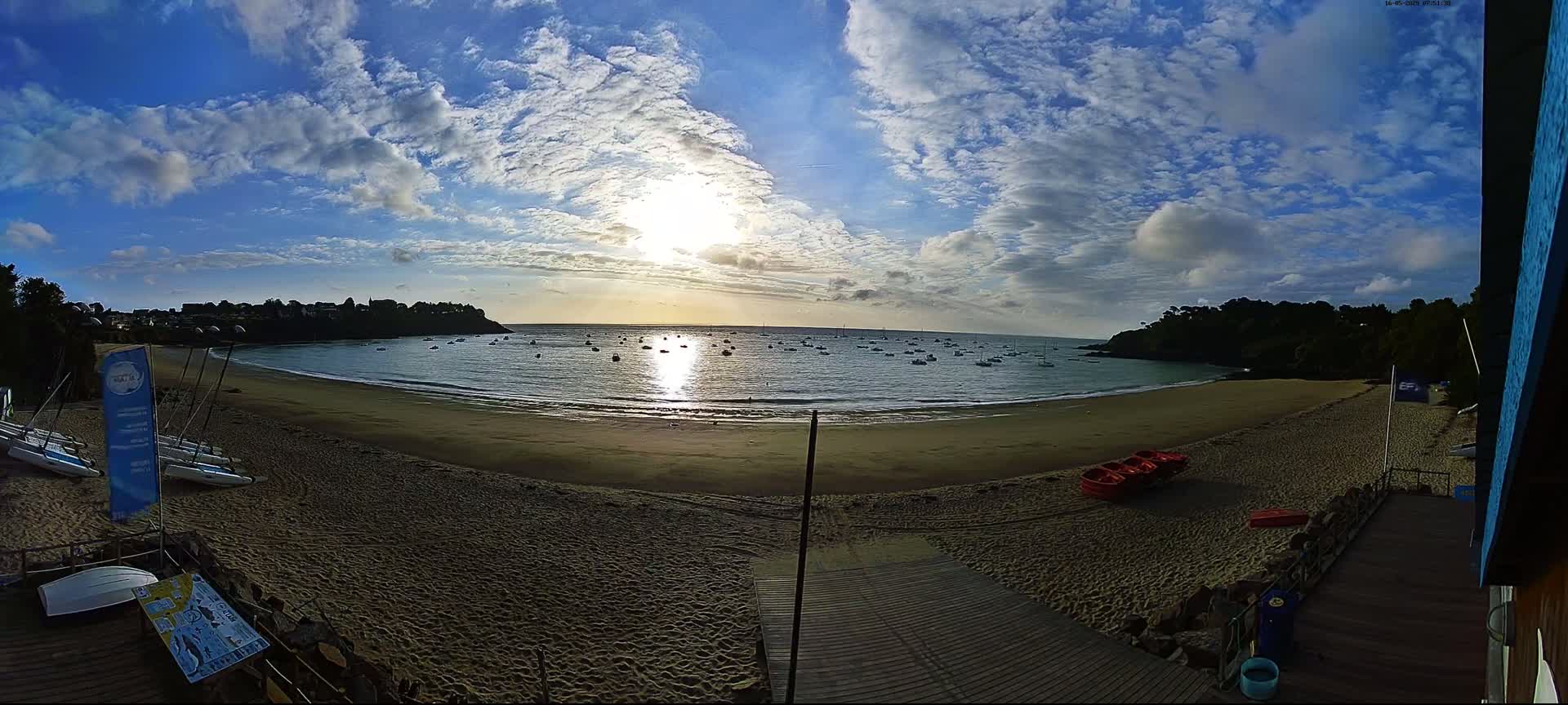 Cancale,  Plage de Port Mer Beach Live Cam - Saint-Malo, 	Ille-et-Vilaine, Bretagne, France