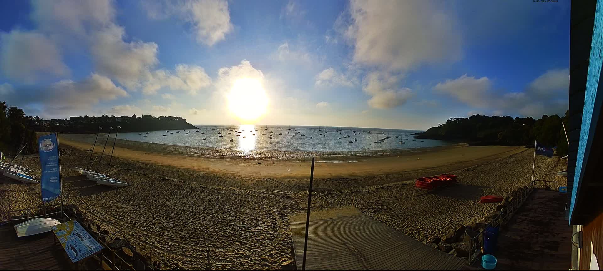 Cancale,  Plage de Port Mer Beach Live Cam - Saint-Malo, 	Ille-et-Vilaine, Bretagne, France