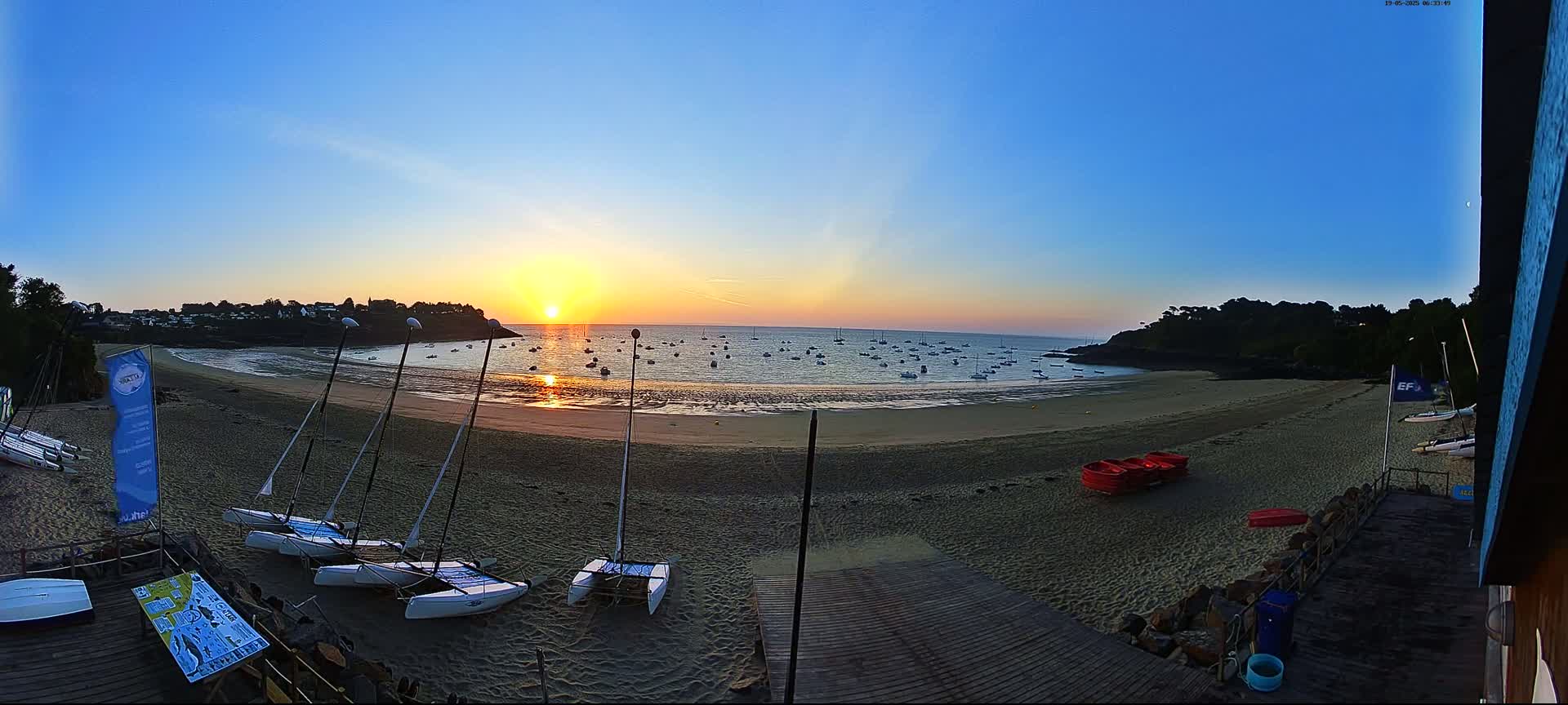 Cancale,  Plage de Port Mer Beach Live Cam - Saint-Malo, 	Ille-et-Vilaine, Bretagne, France