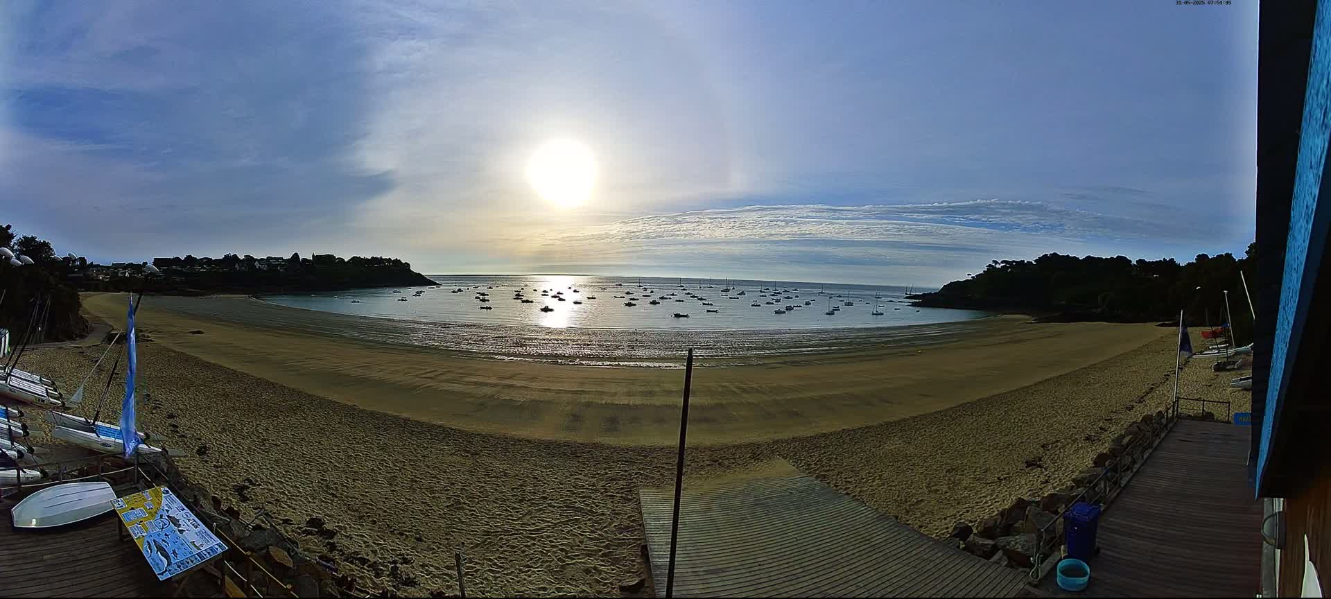 Cancale,  Plage de Port Mer Beach Live Cam - Saint-Malo, 	Ille-et-Vilaine, Bretagne, France