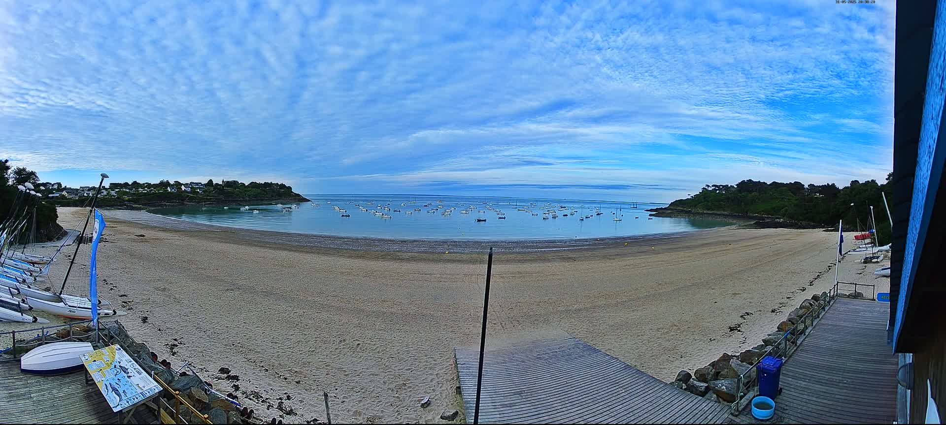 Cancale,  Plage de Port Mer Beach Live Cam - Saint-Malo, 	Ille-et-Vilaine, Bretagne, France