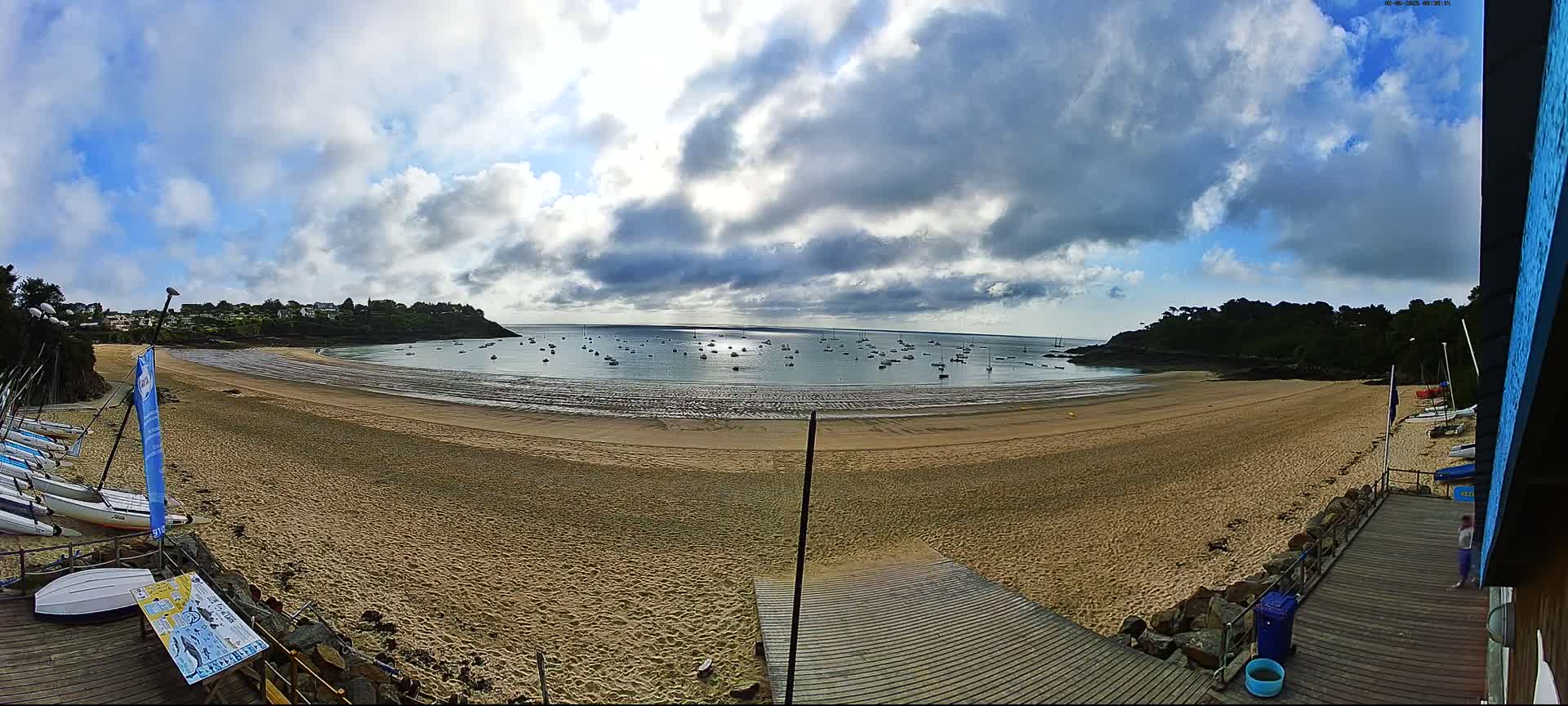 Cancale,  Plage de Port Mer Beach Live Cam - Saint-Malo, 	Ille-et-Vilaine, Bretagne, France