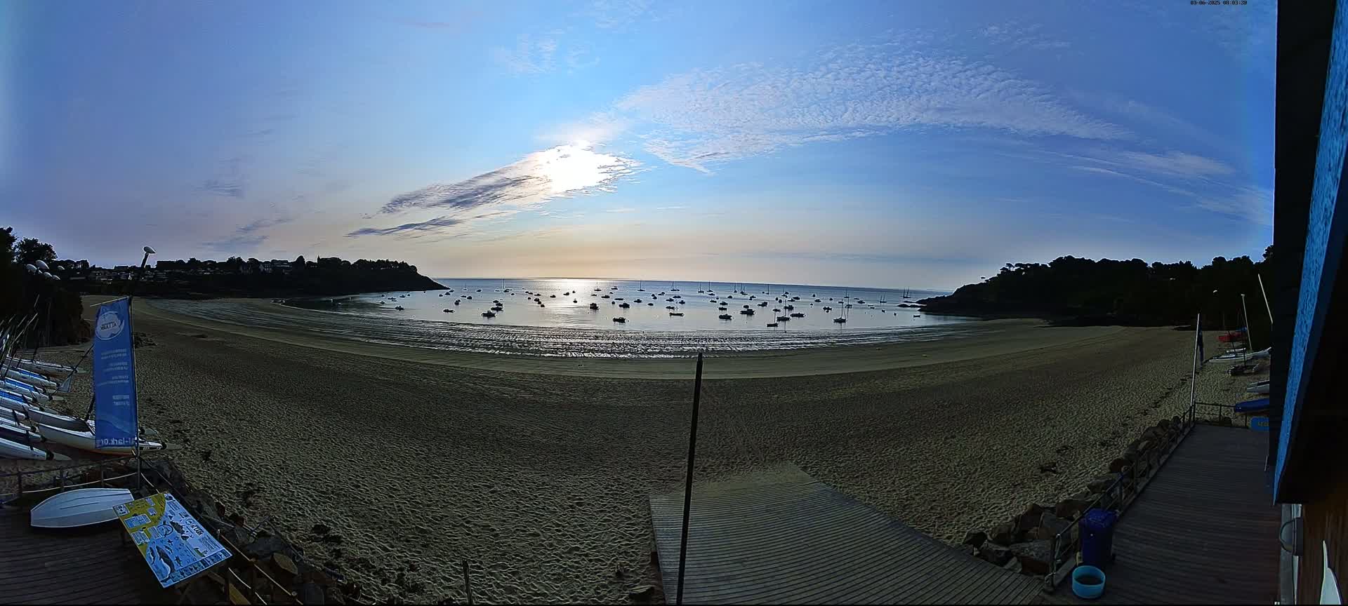 Cancale,  Plage de Port Mer Beach Live Cam - Saint-Malo, 	Ille-et-Vilaine, Bretagne, France