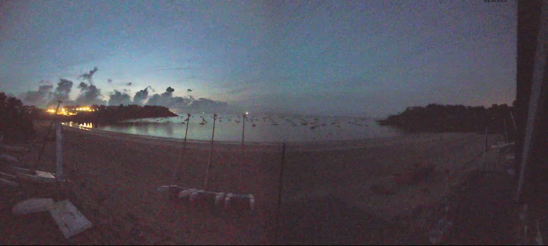 Cancale,  Plage de Port Mer Beach Live Cam - Saint-Malo, 	Ille-et-Vilaine, Bretagne, France