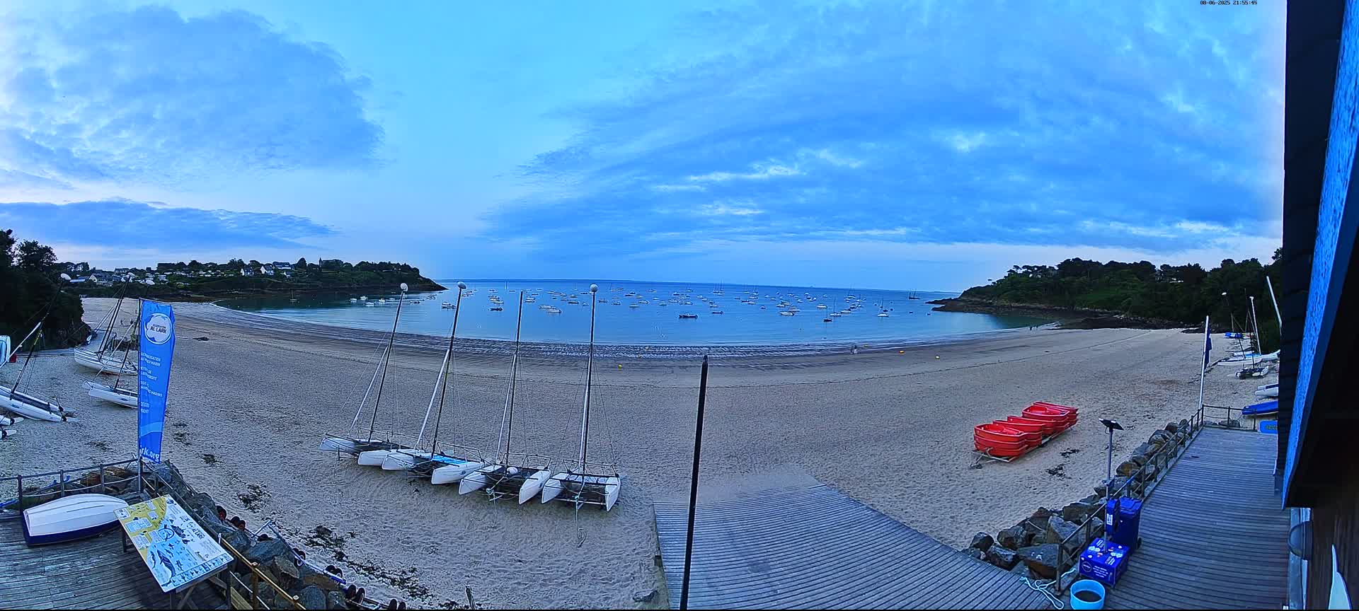 Cancale,  Plage de Port Mer Beach Live Cam - Saint-Malo, 	Ille-et-Vilaine, Bretagne, France