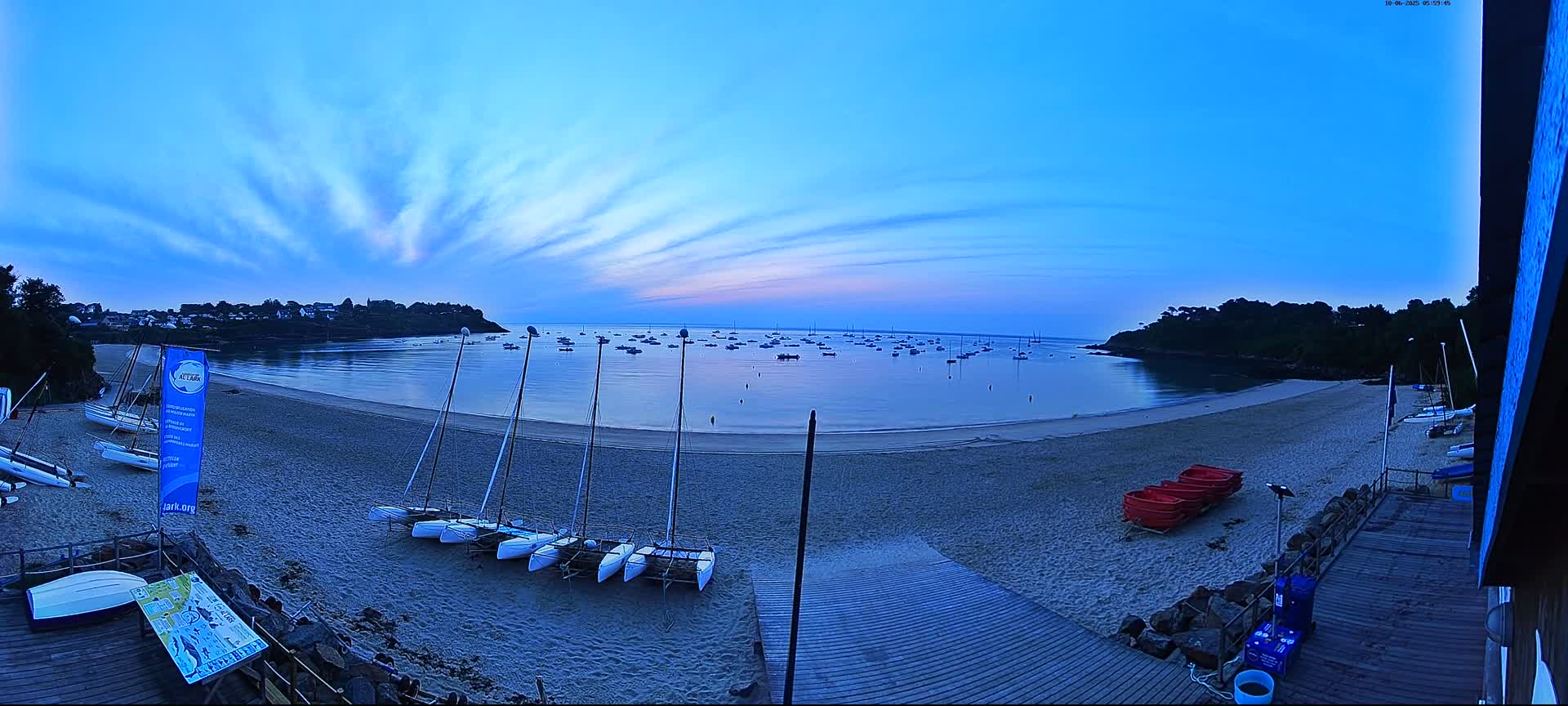 Cancale,  Plage de Port Mer Beach Live Cam - Saint-Malo, 	Ille-et-Vilaine, Bretagne, France
