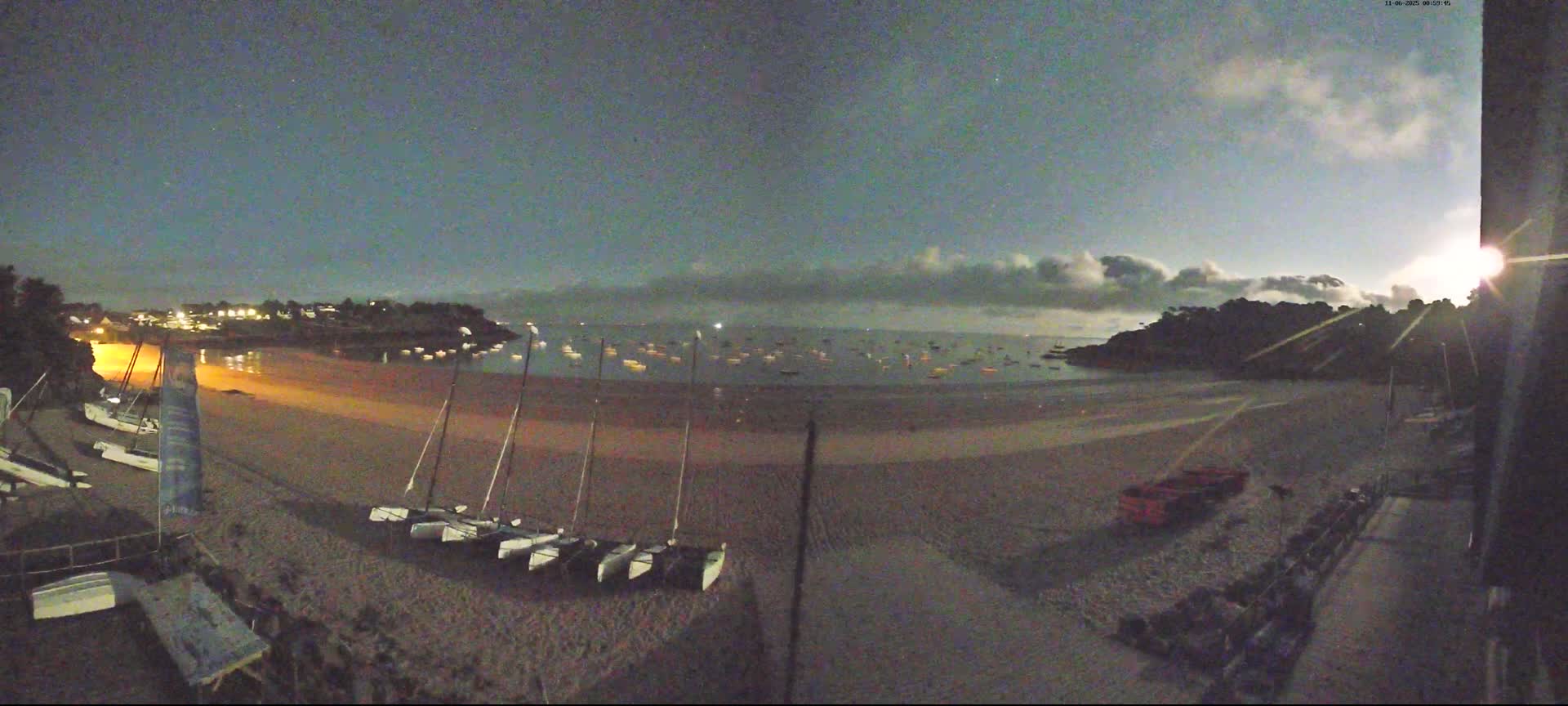 Cancale,  Plage de Port Mer Beach Live Cam - Saint-Malo, 	Ille-et-Vilaine, Bretagne, France