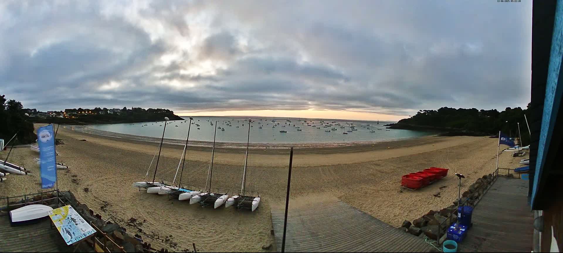 Cancale,  Plage de Port Mer Beach Live Cam - Saint-Malo, 	Ille-et-Vilaine, Bretagne, France