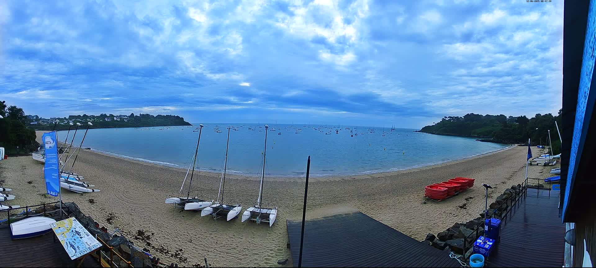 Cancale,  Plage de Port Mer Beach Live Cam - Saint-Malo, 	Ille-et-Vilaine, Bretagne, France