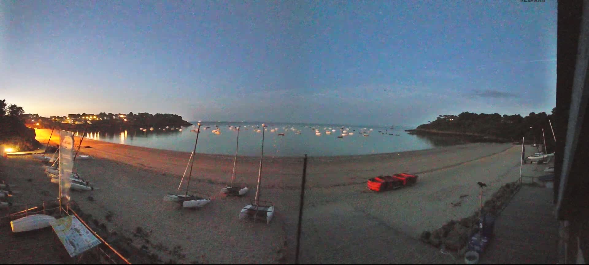 Cancale,  Plage de Port Mer Beach Live Cam - Saint-Malo, 	Ille-et-Vilaine, Bretagne, France