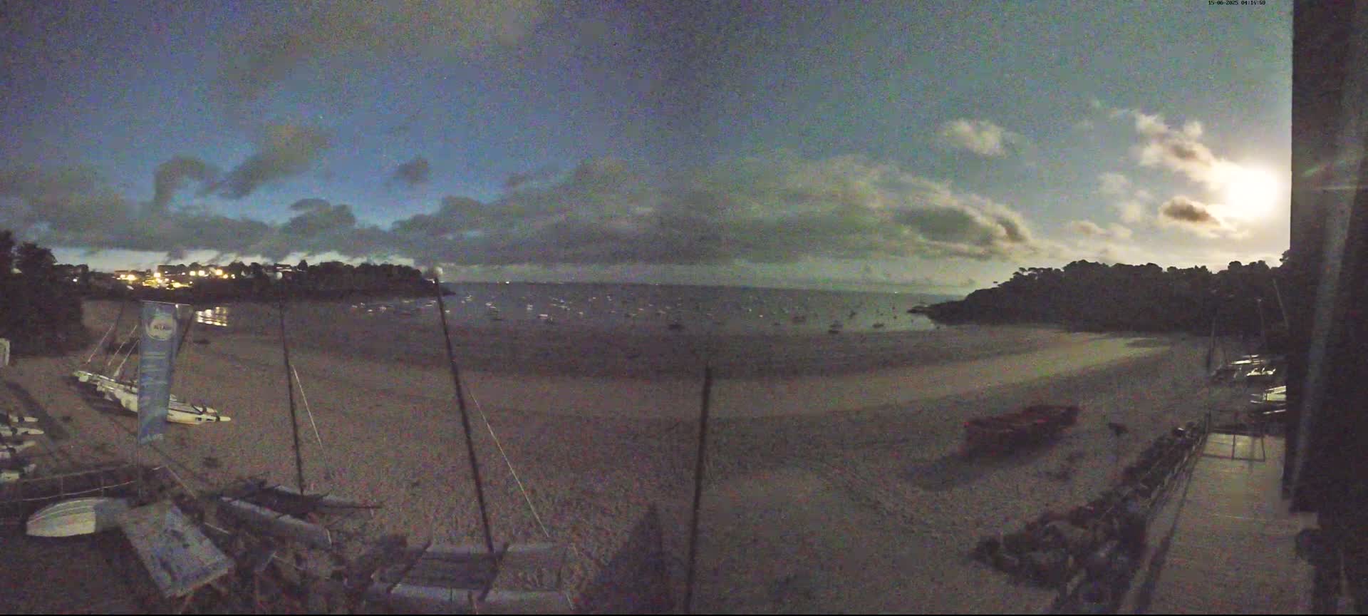 Cancale,  Plage de Port Mer Beach Live Cam - Saint-Malo, 	Ille-et-Vilaine, Bretagne, France