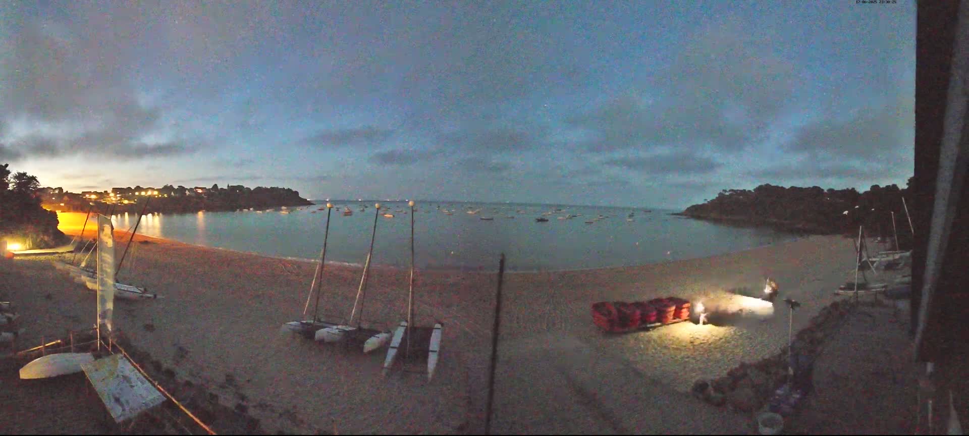Cancale,  Plage de Port Mer Beach Live Cam - Saint-Malo, 	Ille-et-Vilaine, Bretagne, France