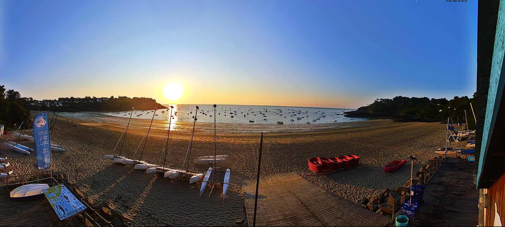 Cancale,  Plage de Port Mer Beach Live Cam - Saint-Malo, 	Ille-et-Vilaine, Bretagne, France