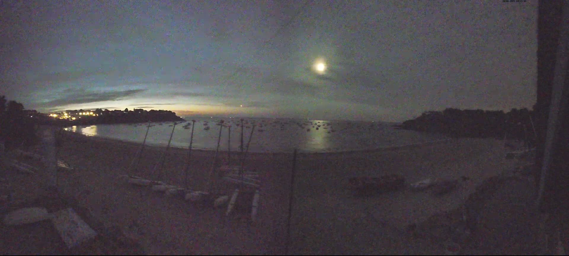 Cancale,  Plage de Port Mer Beach Live Cam - Saint-Malo, 	Ille-et-Vilaine, Bretagne, France