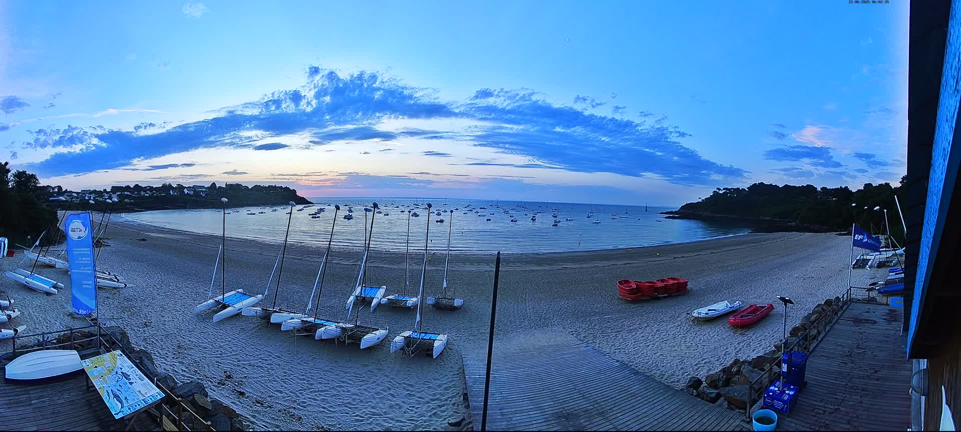 Cancale,  Plage de Port Mer Beach Live Cam - Saint-Malo, 	Ille-et-Vilaine, Bretagne, France