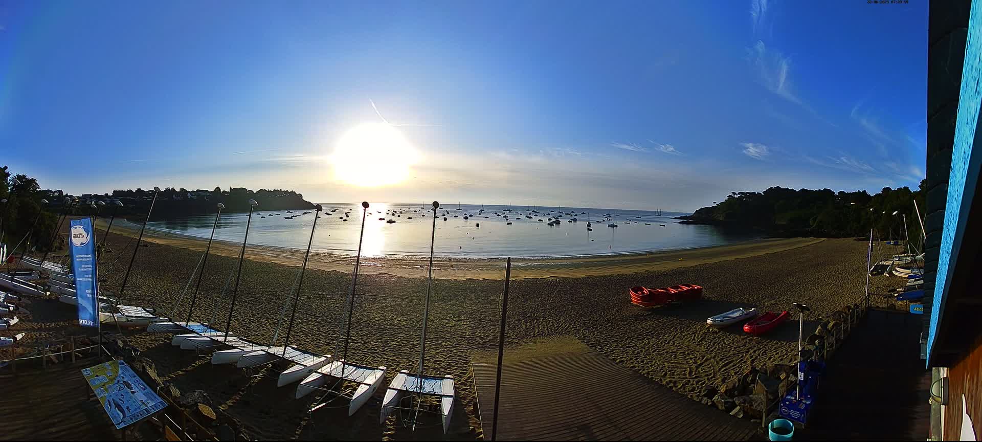 Cancale,  Plage de Port Mer Beach Live Cam - Saint-Malo, 	Ille-et-Vilaine, Bretagne, France