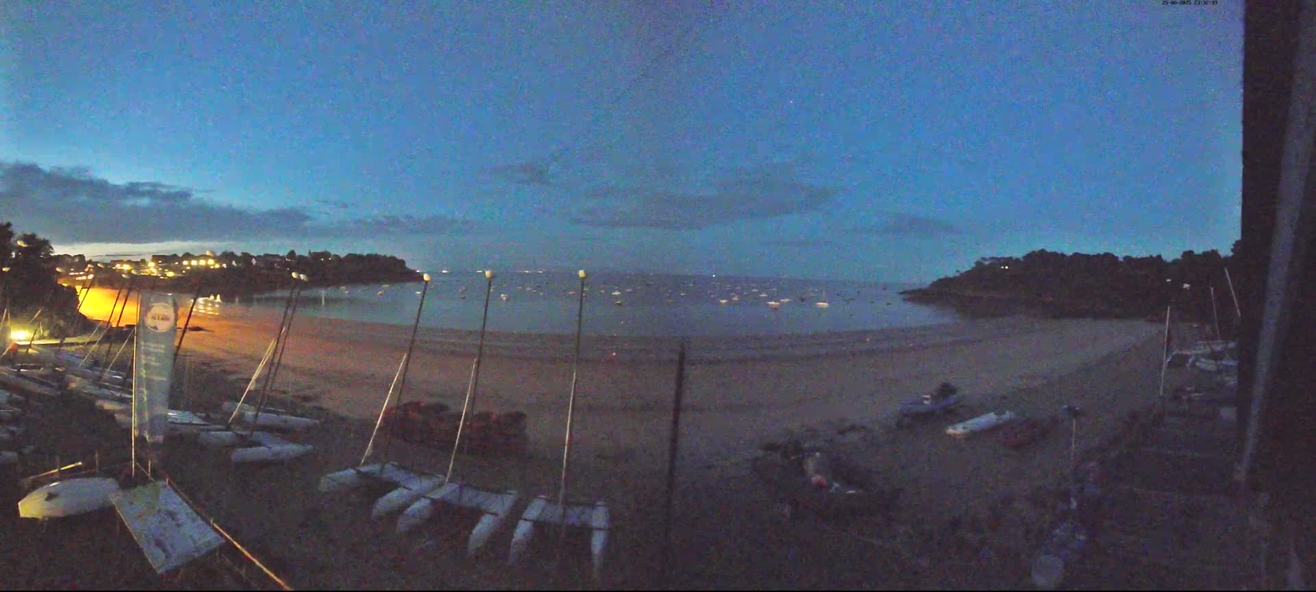 Cancale,  Plage de Port Mer Beach Live Cam - Saint-Malo, 	Ille-et-Vilaine, Bretagne, France