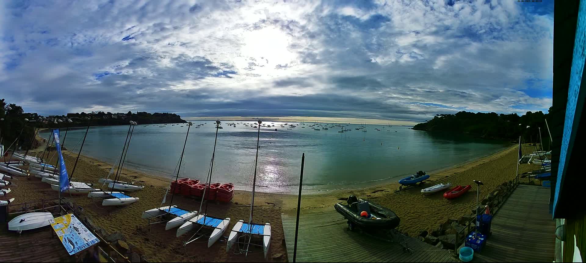 Cancale,  Plage de Port Mer Beach Live Cam - Saint-Malo, 	Ille-et-Vilaine, Bretagne, France