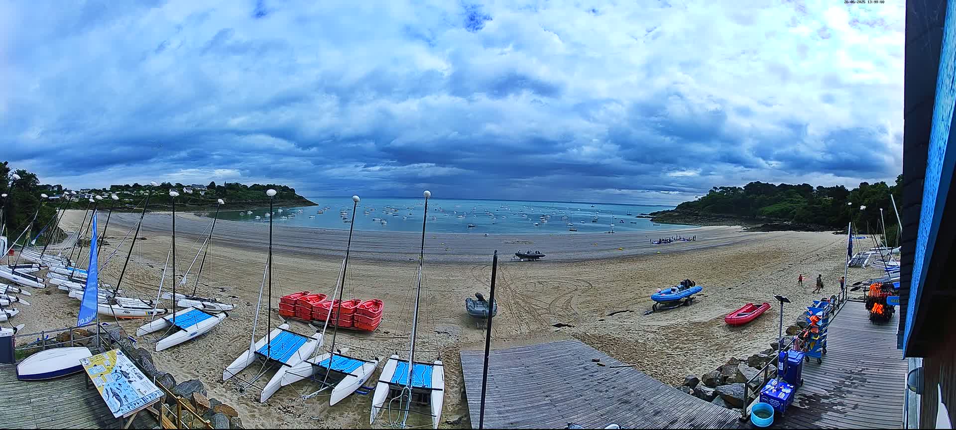 Cancale,  Plage de Port Mer Beach Live Cam - Saint-Malo, 	Ille-et-Vilaine, Bretagne, France