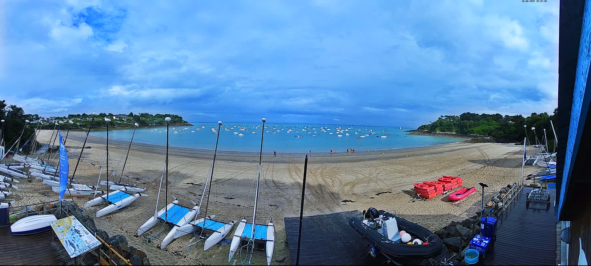 Cancale,  Plage de Port Mer Beach Live Cam - Saint-Malo, 	Ille-et-Vilaine, Bretagne, France